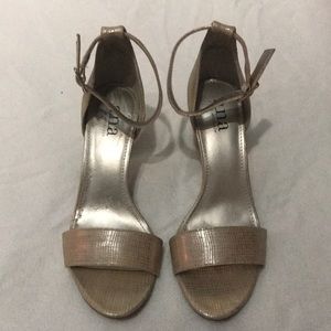 Nude/Gold heels